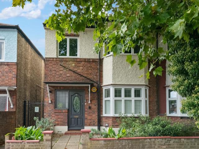 Flat for sale in London Borough of Ealing, Hanwell