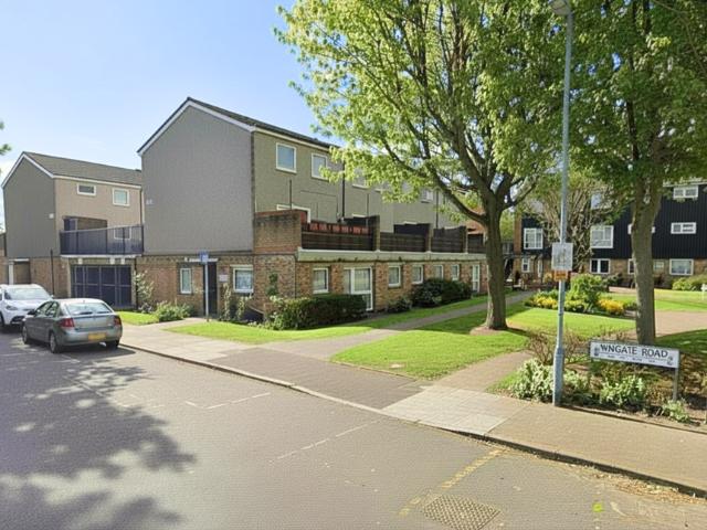 Flat for sale in North Cray, Greater London