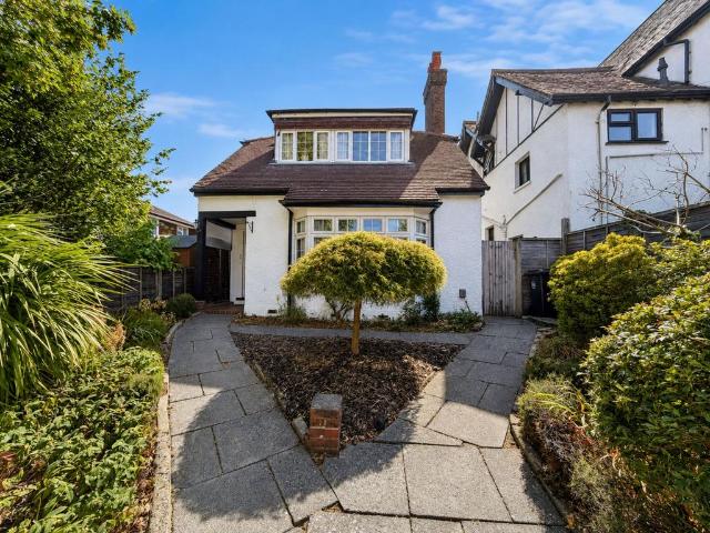 Flat for sale in Pachesham Park, Surrey