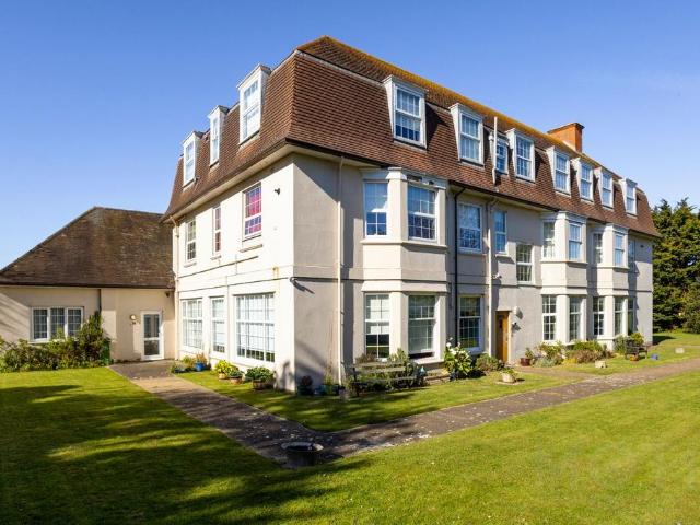 Flat for sale in Folkestone