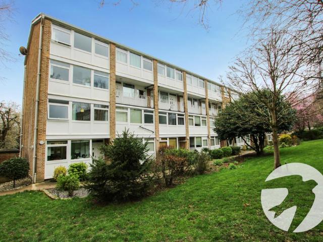 Flat for sale in Coldharbour, Greater London