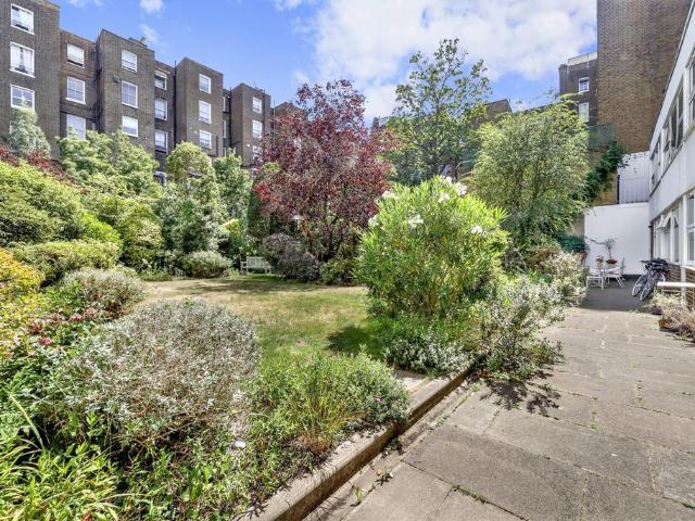 Flat for sale in Notting Hill, Greater London