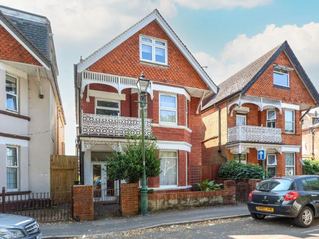 Flat for sale in Boscombe, Bournemouth
