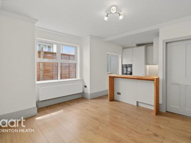 Flat for sale in London Borough of Croydon, Thornton Heath