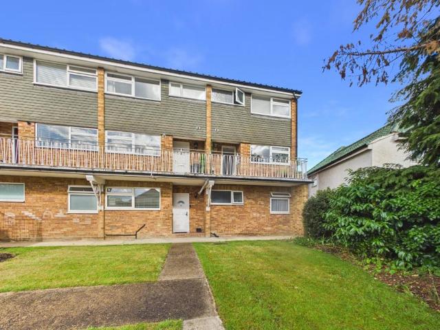 Flat for sale in Slough