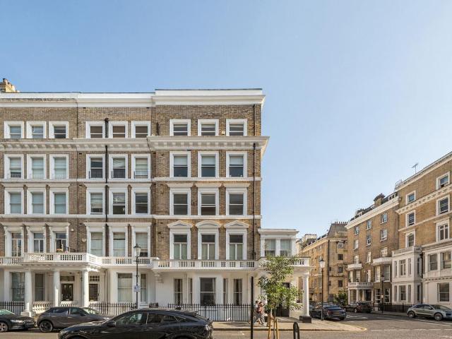 Flat for sale in South Kensington, Greater London