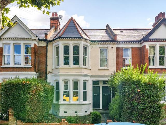Flat for sale in London Borough of Lambeth, Greater London