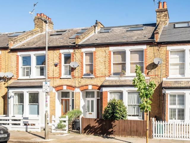 Flat for sale in Southfields, Greater London