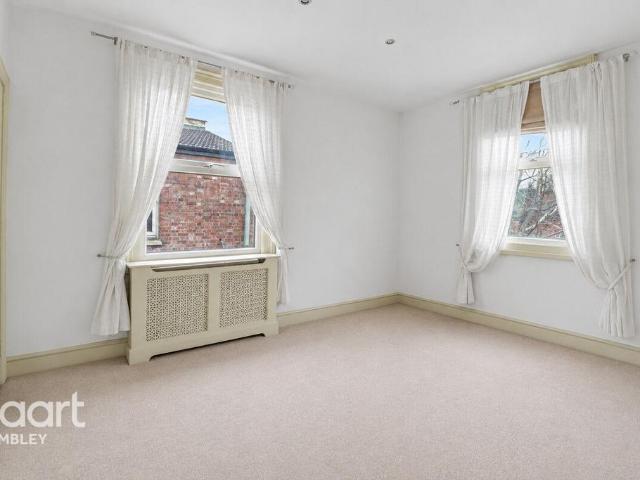 Flat for sale in Harlesden, Greater London