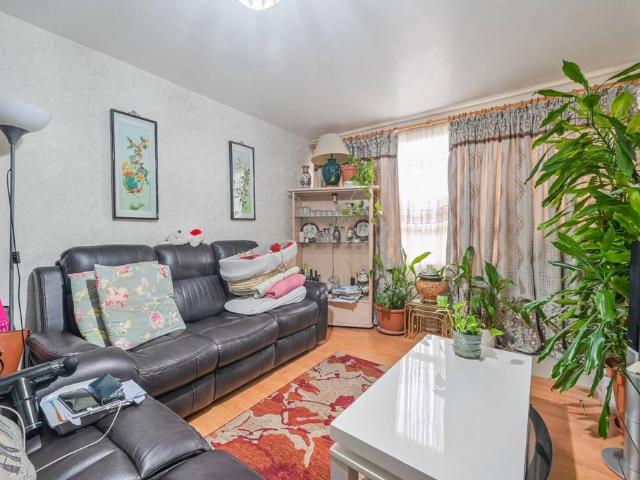 Flat for sale in Burdett Estate, Limehouse
