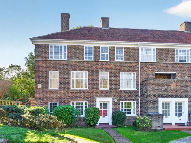 Flat for sale in Dulwich, Greater London