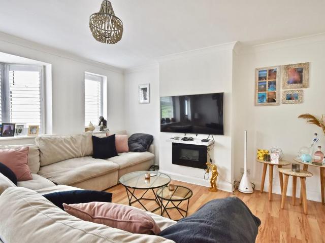 Flat for sale in Pachesham Park, Surrey