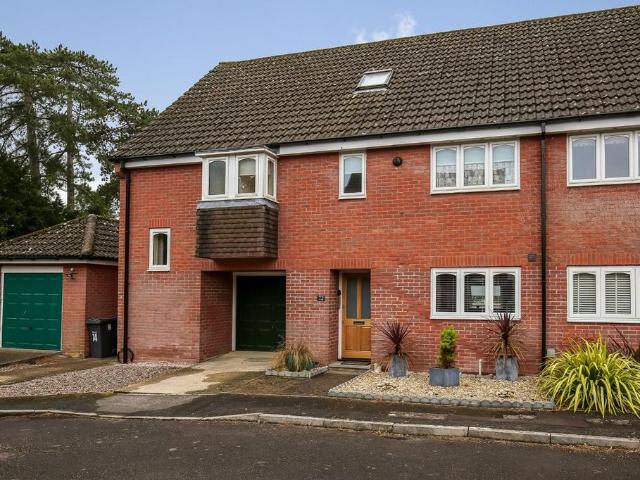 Flat for sale in Salisbury, Wiltshire