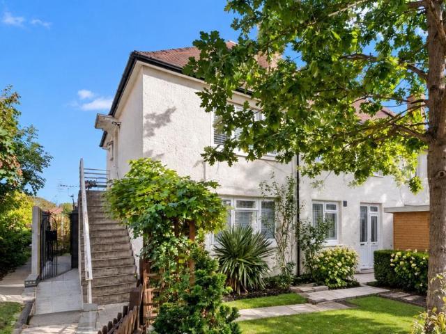 Flat for sale in London Borough of Ealing, Greater London