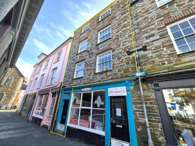 Flat for sale in Fowey, Cornwall