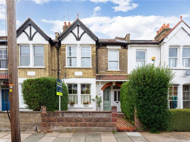 Flat for sale in St Margarets, Cat Hill