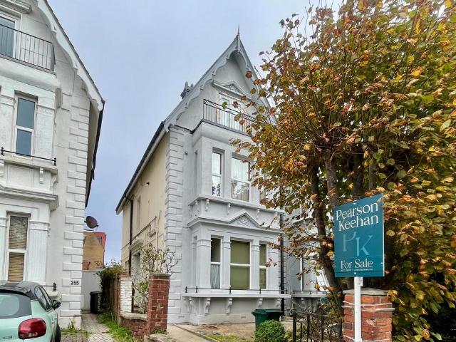 Flat for sale in Hangleton