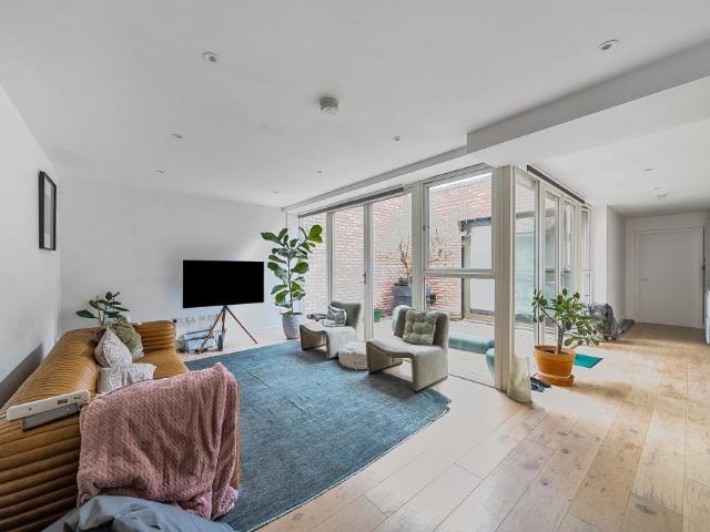 Flat for sale in Temple Fortune, Cat Hill