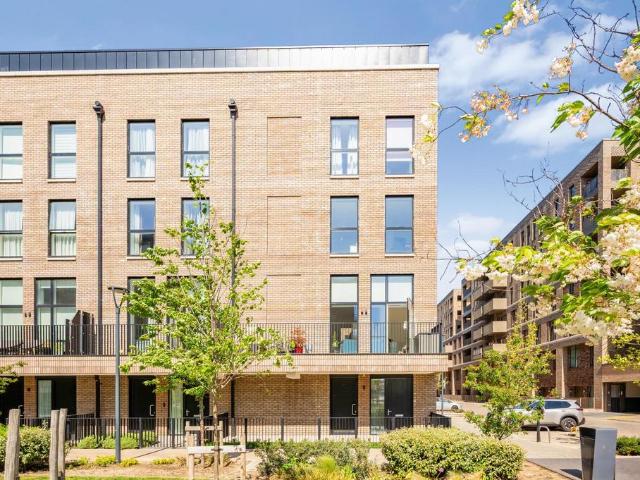 Flat for sale in Reach, Greater London