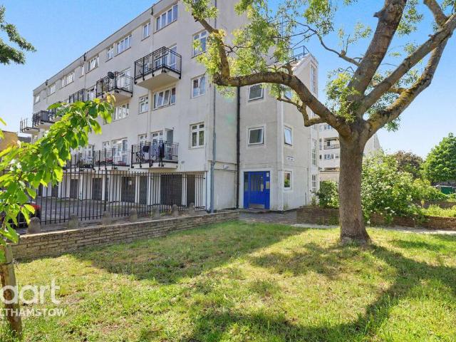 Flat for sale in Walthamstow Village, Leyton