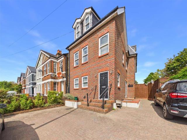 Flat for sale in Hampton, Greater London