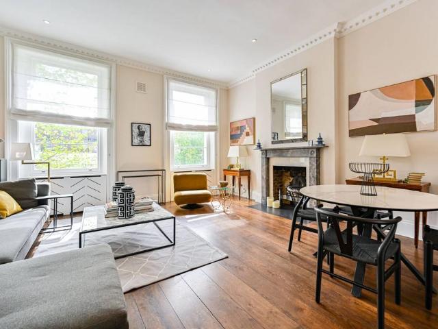 Flat for sale in Brompton, Greater London