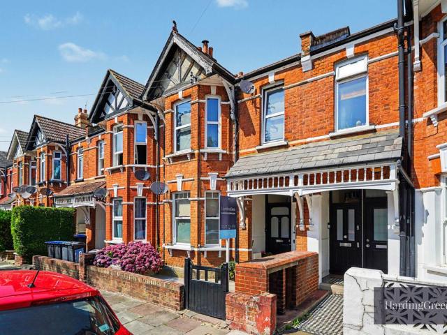 Flat for sale in Dollis Hill, Greater London