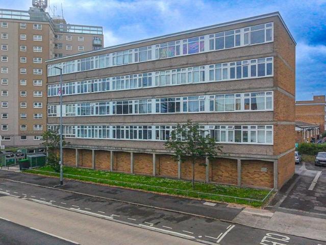 Flat for sale in Bridgwater, Somerset