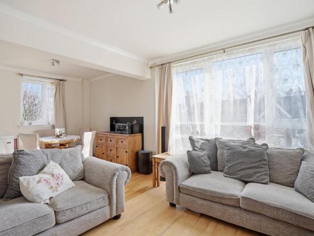 Flat for sale in Peckham, Greater London