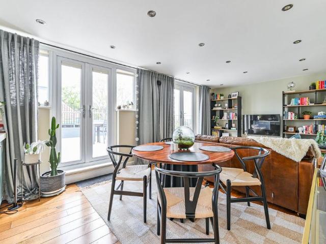 Flat for sale in West Hampstead, Greater London