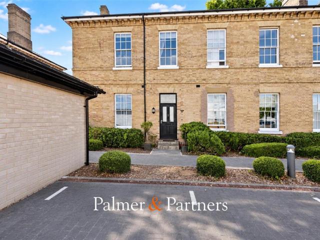 Flat for sale in Fordham Heath, Essex