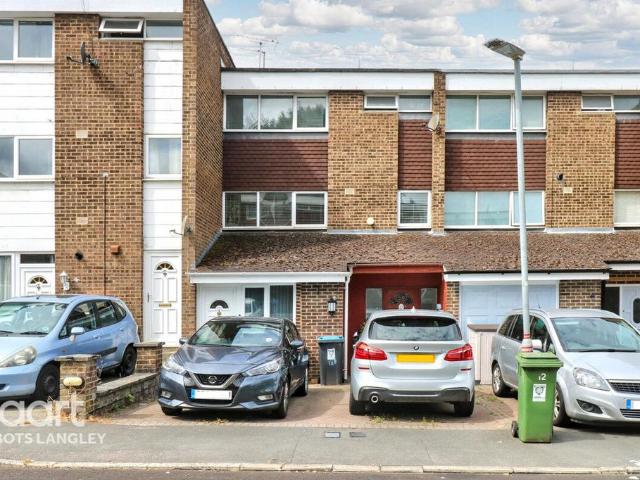 Flat for sale in Highfield, Pouchen End