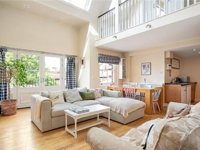 Flat for sale in Wandsworth, Greater London