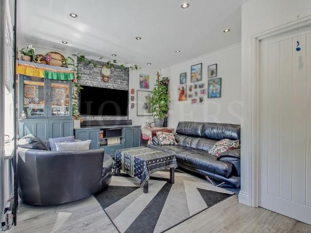 Flat for sale in Greater London
