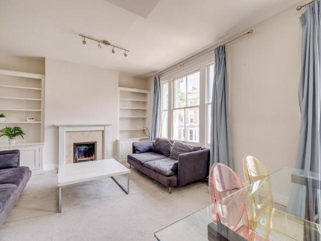 Flat for sale in Fulham, Walham Green