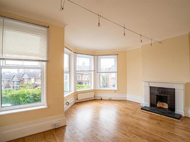 Flat for sale in Bohemia, Guestling Green