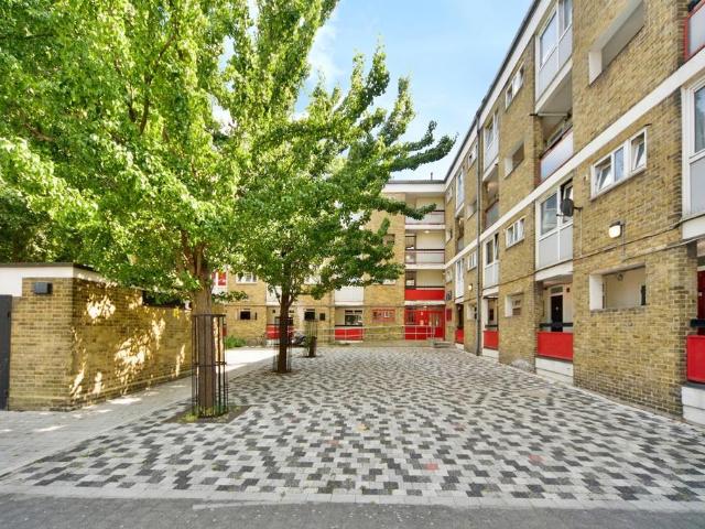Flat for sale in Old Ford, Bow