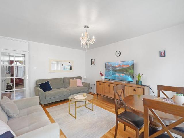 Flat for sale in Nine Elms, Greater London
