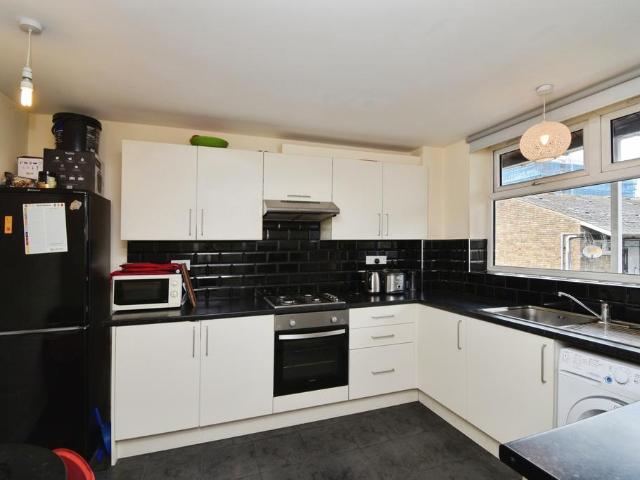 Flat for sale in Poplar Grove, Greater London