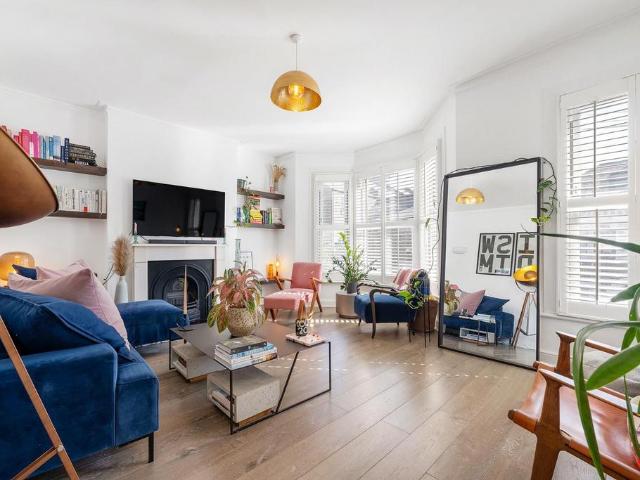 Flat for sale in Brixton, Greater London