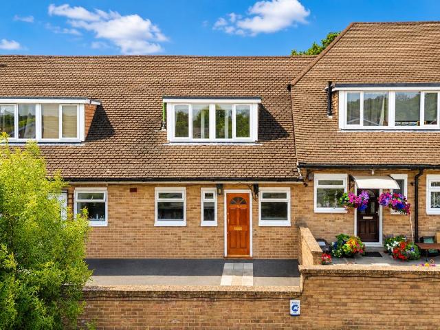 Flat for sale in How Wood, Five Acres