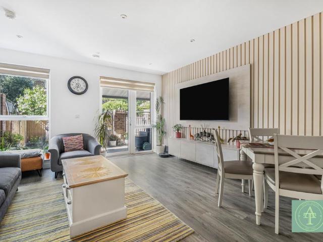 Flat for sale in Southgate, Oakwood