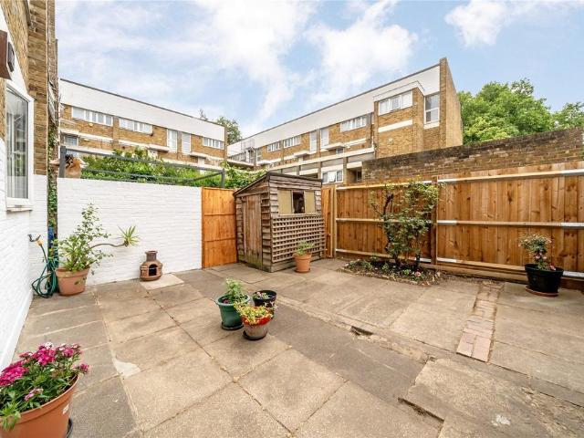 Flat for sale in Dalston, De Beauvoir Town