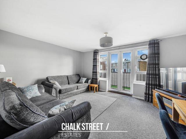 Flat for sale in Hornchurch, Greater London