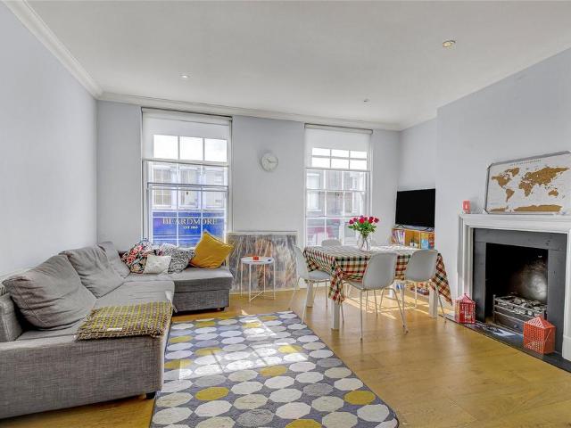 Flat for sale in Brompton, Greater London