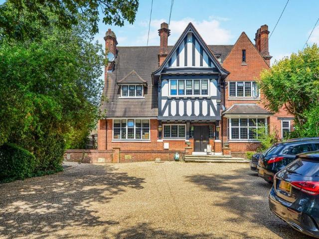 Flat for sale in Northwood, Greater London