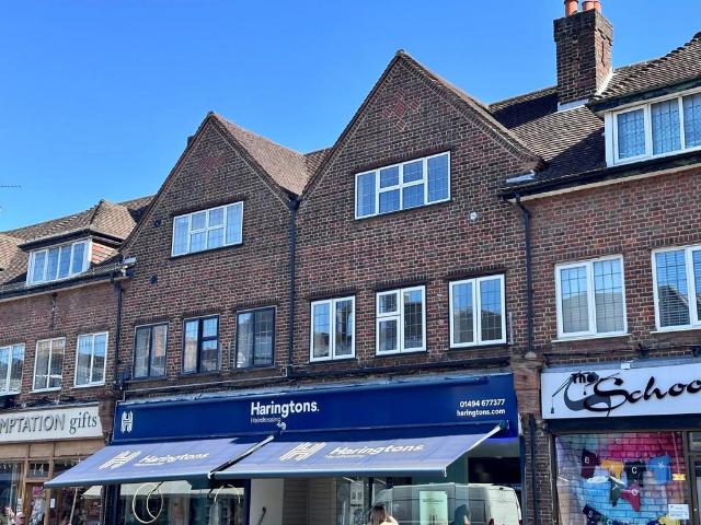 Flat for sale in Beaconsfield New Town, Knotty Green