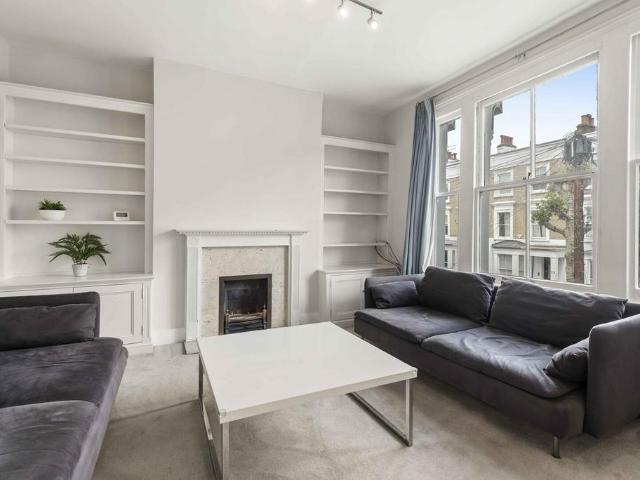 Flat for sale in Fulham, Walham Green