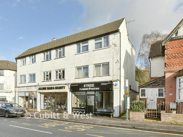 Flat for sale in Caterham on the Hill, Hillview