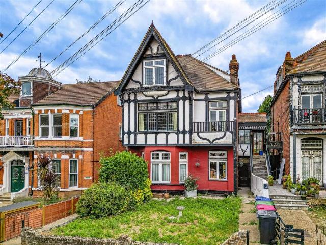 Flat for sale in Milton, Alton Barnes